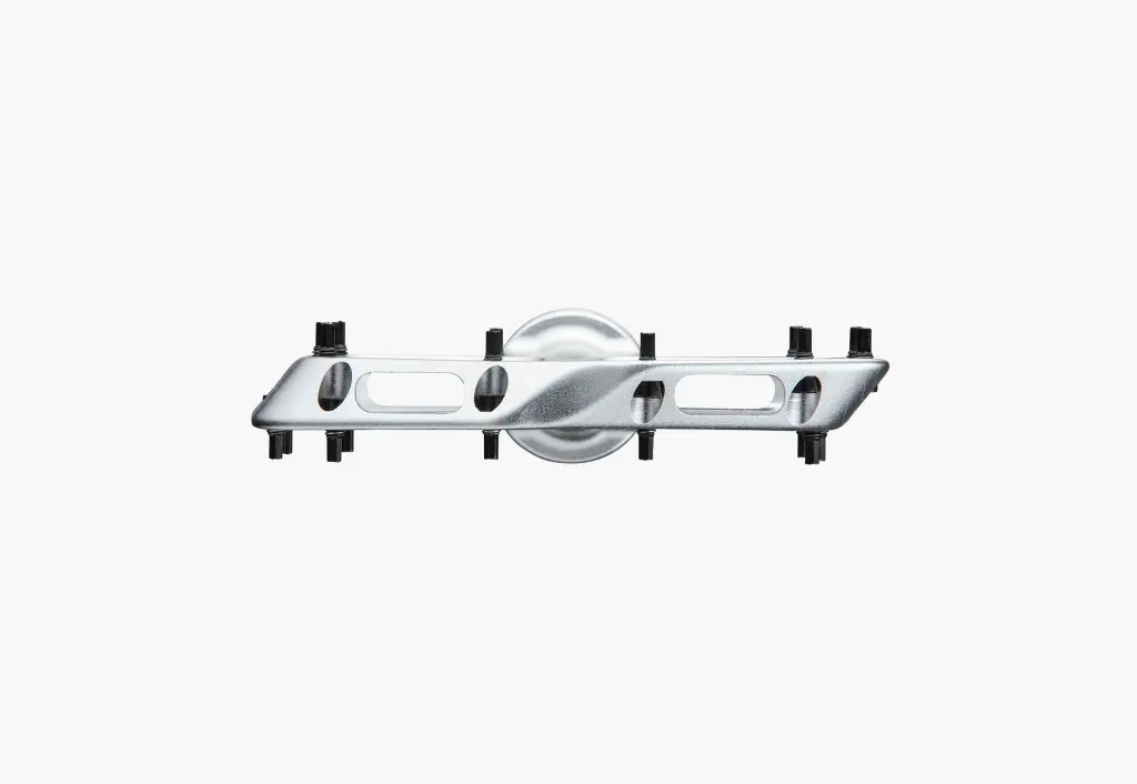 444f68772723fe1aa8784d3d4d9cb29a7efd0ca0_atlas_pedal_silver_rotation_3_pdp_3x.webp
