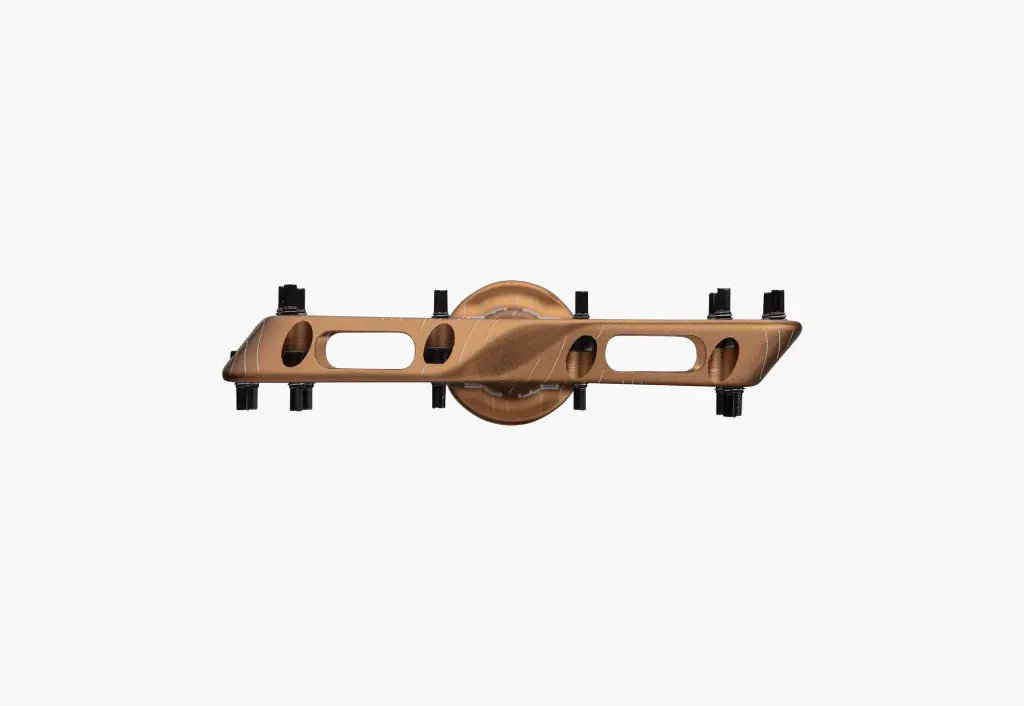 0cf496ee9fc53cc4406ec8ae0ac1224969c1ed41_atlas_pedal_gold_rotation_3_pdp_3x.webp