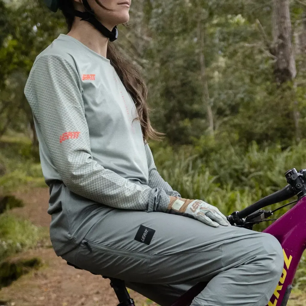 Leatt_2026_JerseyMTB_3.0TrailLongSleeveWomen_MistGreen_2_5026058650_416fda32-25fd-48b5-ace9-3ccc8f9ddbba.webp