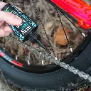 Muc-Off-Lubricante-húmedo-Acción-1.webp